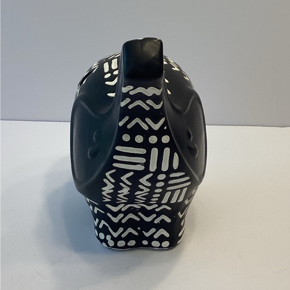 Aztec Porcelain Elephant Figurine from White & Black 6" - Picture 2 of 5